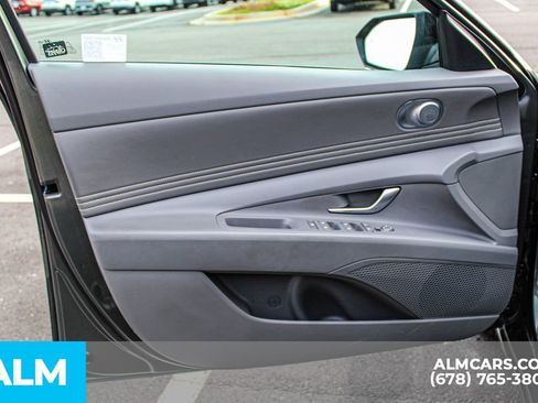 Used 2025 Hyundai Elantra Sport image 32