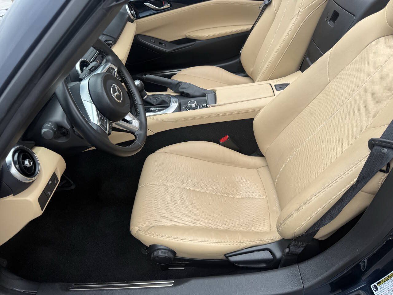 Used 2025 MAZDA MX-5 Miata RF Grand Touring RWD image 17
