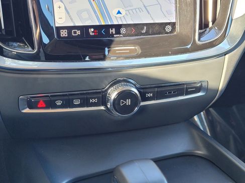 Used 2024 Volvo S60 B5 Core image 22