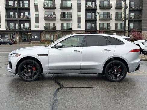 Used 2017 Jaguar F-PACE S image 4