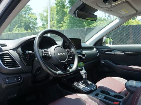 Used 2023 Kia Seltos SX w/ SX Sunroof Package AWD/4WD image 10