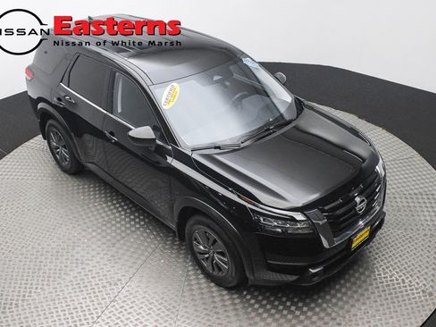 Used 2024 Nissan Pathfinder S image 3