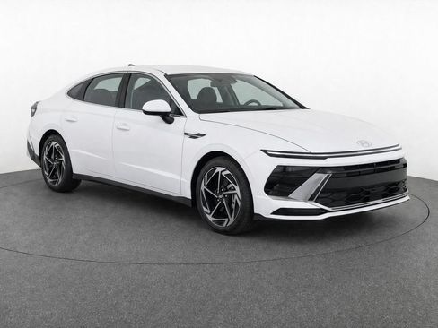 Certified 2025 Hyundai Sonata SEL FWD image 2