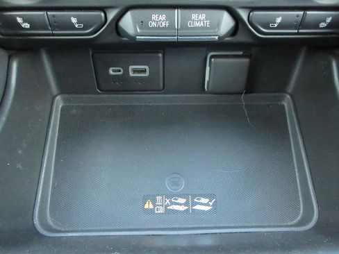 Used 2021 Chevrolet Tahoe Z71 w/ Z71 Signature Package image 32