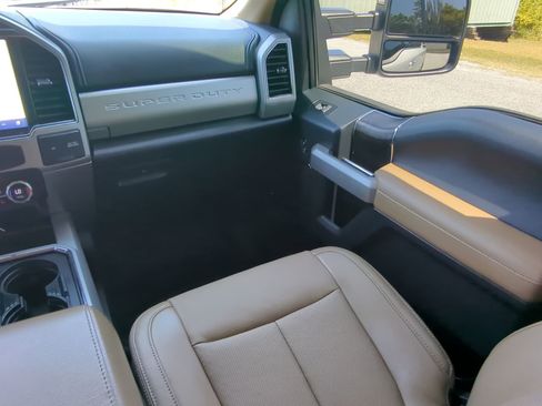 Certified 2022 Ford F250 Lariat w/ Lariat Ultimate Package image 15