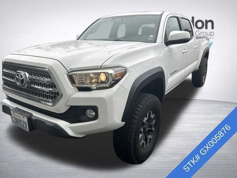 Used 2016 Toyota Tacoma 4x4 Double Cab image 2