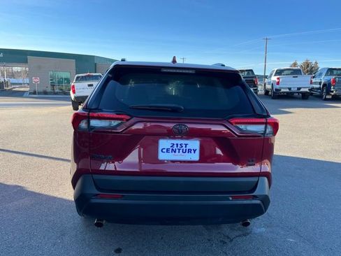 Used 2021 Toyota RAV4 LE AWD/4WD image 10