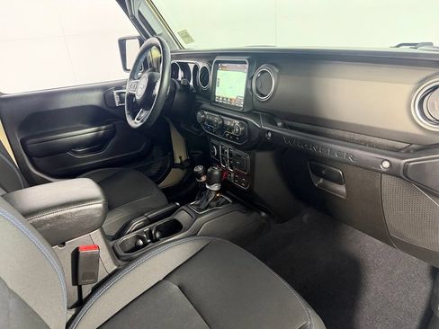 Used 2022 Jeep Wrangler Unlimited Rubicon 4xe w/ Steel Bumper Group AWD/4WD image 15