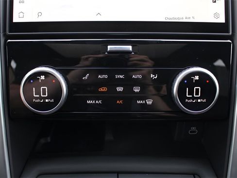 New 2025 Land Rover Discovery Dynamic SE image 25