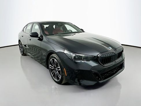 Used 2025 BMW 530i w/ M Sport Package image 3