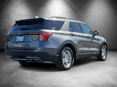 Used 2026 Ford Explorer Active w/ Active Comfort Package RWD image 3