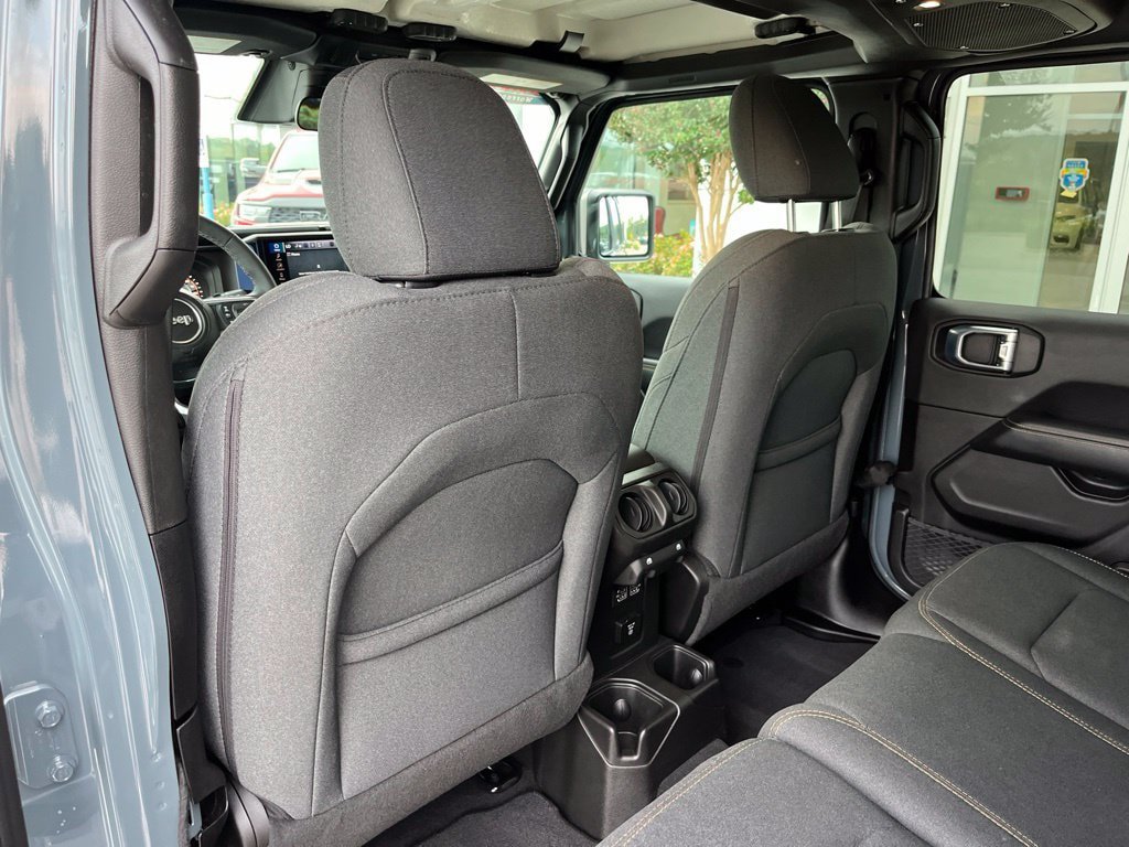Used 2026 Jeep Wrangler Unlimited Sahara AWD/4WD image 15