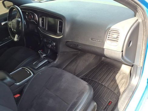 Used 2015 Dodge Charger R/T Scat Pack w/ Technology Group RWD image 11