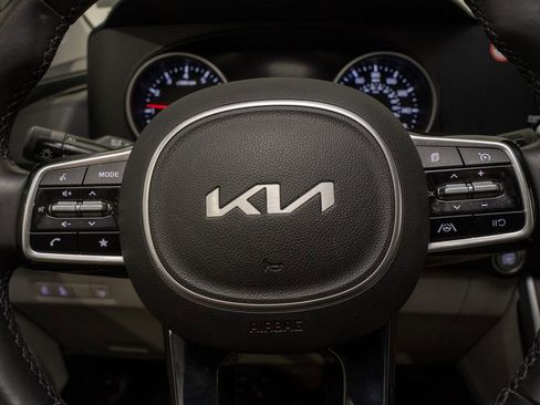 Certified 2024 Kia Carnival LX image 17