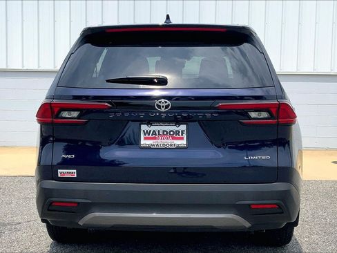 Used 2025 Toyota Grand Highlander AWD image 5