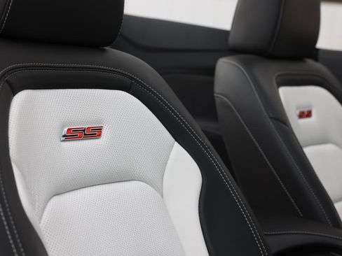 Used 2016 Chevrolet Camaro SS RWD image 26