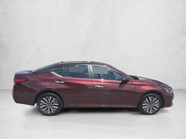 Used 2025 Nissan Altima 2.5 SV AWD/4WD image 4
