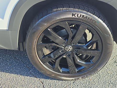 Used 2022 Volkswagen Taos SE image 31