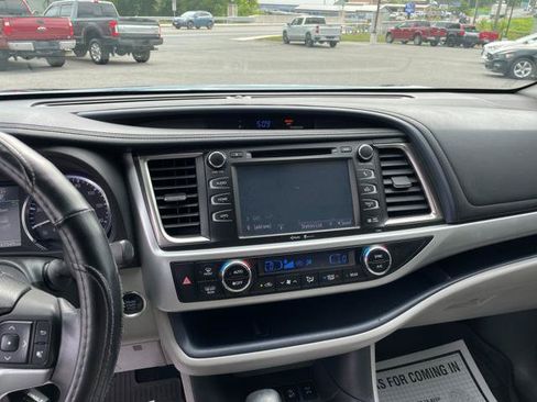 Used 2015 Toyota Highlander XLE AWD/4WD image 17