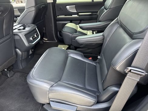 Used 2025 Ford Expedition Platinum w/ Driver's Package AWD/4WD image 20