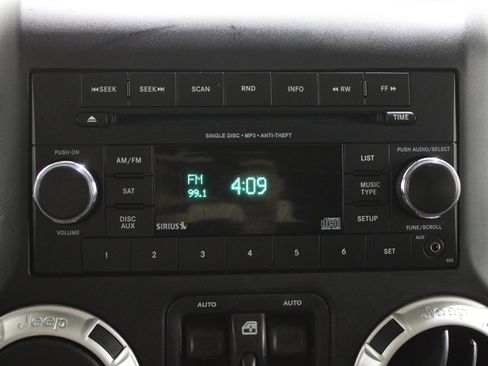 Used 2018 Jeep Wrangler Unlimited Sahara image 10