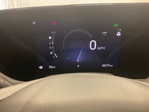 Used 2025 Buick Envista Sport Touring w/ Convenience I Package FWD image 2