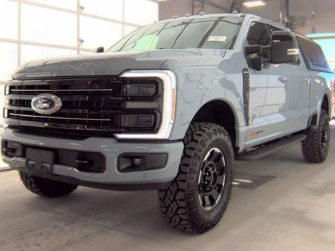 Used 2026 Ford F250 Platinum w/ Tremor Off-Road Package AWD/4WD image 4