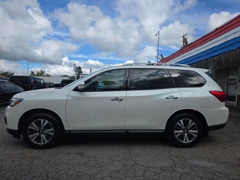 Used 2017 Nissan Pathfinder SV w/ SV Tech Package image 3