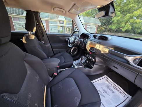 Used 2015 Jeep Renegade Latitude w/ Cold Weather Group AWD/4WD image 34