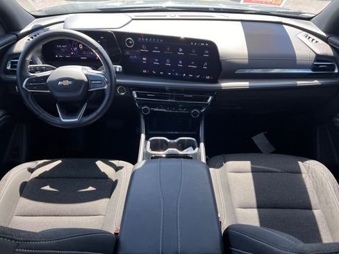 Used 2025 Chevrolet Traverse LT AWD/4WD image 13