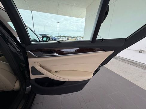 Used 2019 BMW 540i w/ Convenience Package image 36