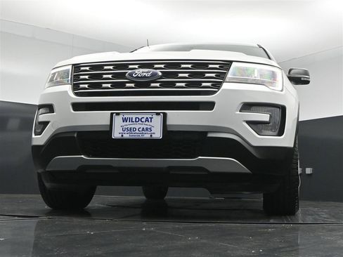 Used 2017 Ford Explorer XLT w/ Equipment Group 201A AWD/4WD image 28