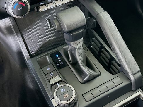 Used 2025 Toyota 4Runner SR5 AWD/4WD image 25