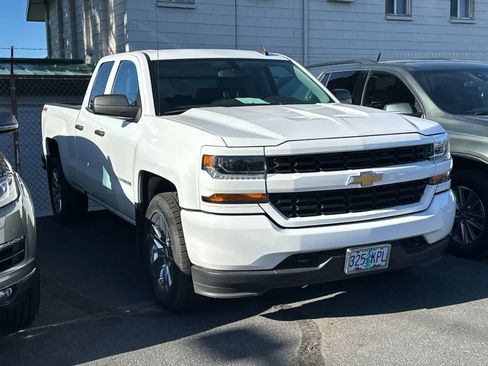 Used 2018 Chevrolet Silverado 1500 Custom w/ Custom Value Package AWD/4WD image 3