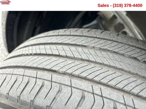 Certified 2024 Toyota Prius XLE FWD image 24