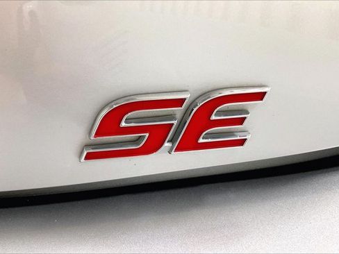 Used 2025 Toyota Corolla SE FWD image 8