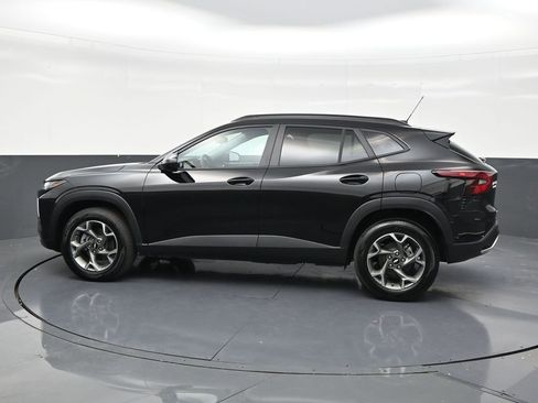 Used 2026 Chevrolet Trax LT FWD image 2
