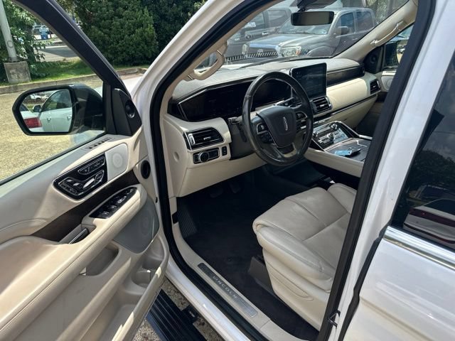 Used 2018 Lincoln Navigator Reserve w/ Technology Package AWD/4WD image 9