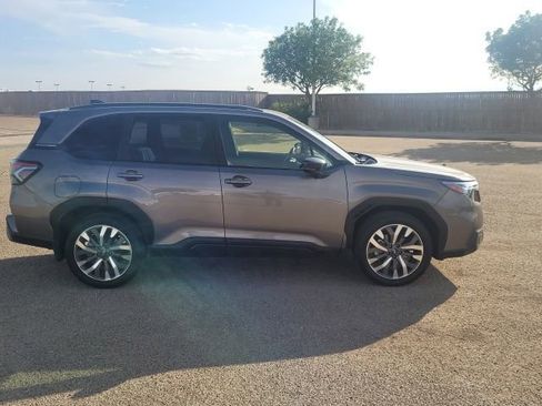 Used 2025 Subaru Forester Touring AWD/4WD image 5
