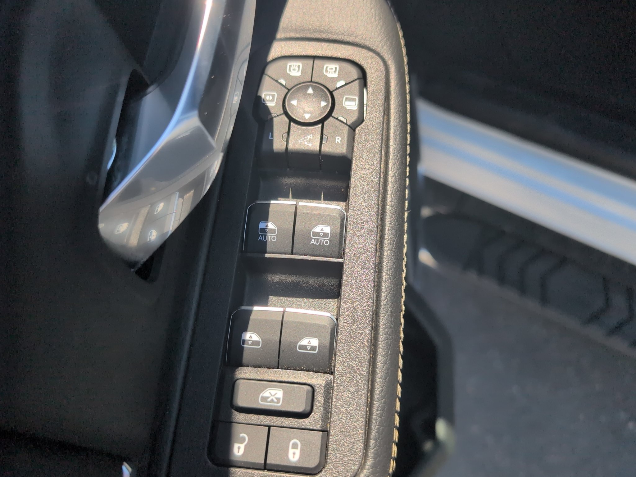 Used 2026 RAM 2500 Laramie AWD/4WD image 16