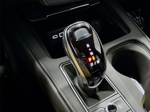 Used 2025 Cadillac XT4 Premium Luxury image 17