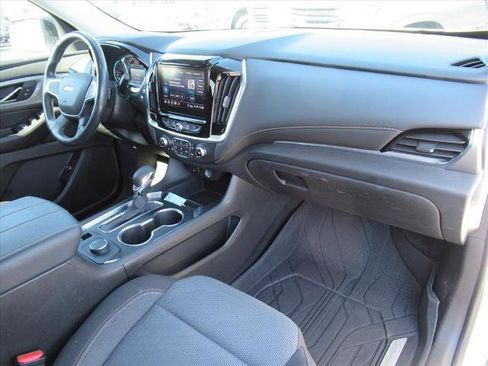 Used 2021 Chevrolet Traverse LT w/ LPO, Blackout Package image 12
