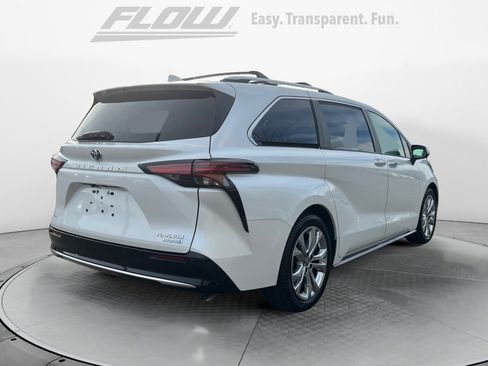 Certified 2023 Toyota Sienna Platinum image 9
