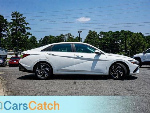 Used 2024 Hyundai Elantra Limited FWD image 5