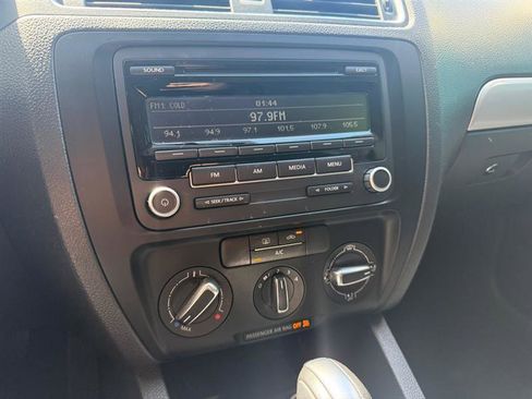 Used 2013 Volkswagen Jetta SE image 22