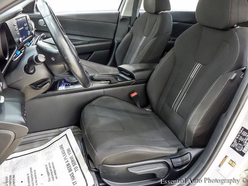 Used 2022 Hyundai Elantra SEL FWD image 13