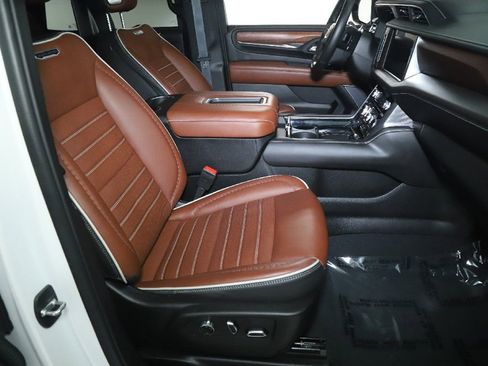 Used 2024 GMC Yukon Denali Ultimate AWD/4WD image 38