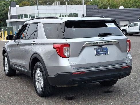 Certified 2022 Ford Explorer XLT image 4