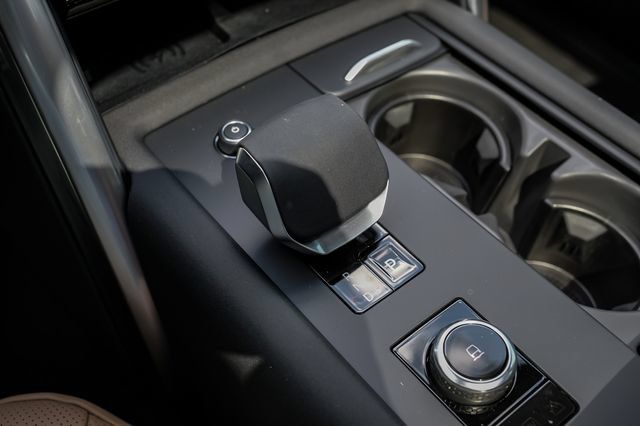 New 2026 Land Rover Discovery Limited Edition AWD/4WD image 33