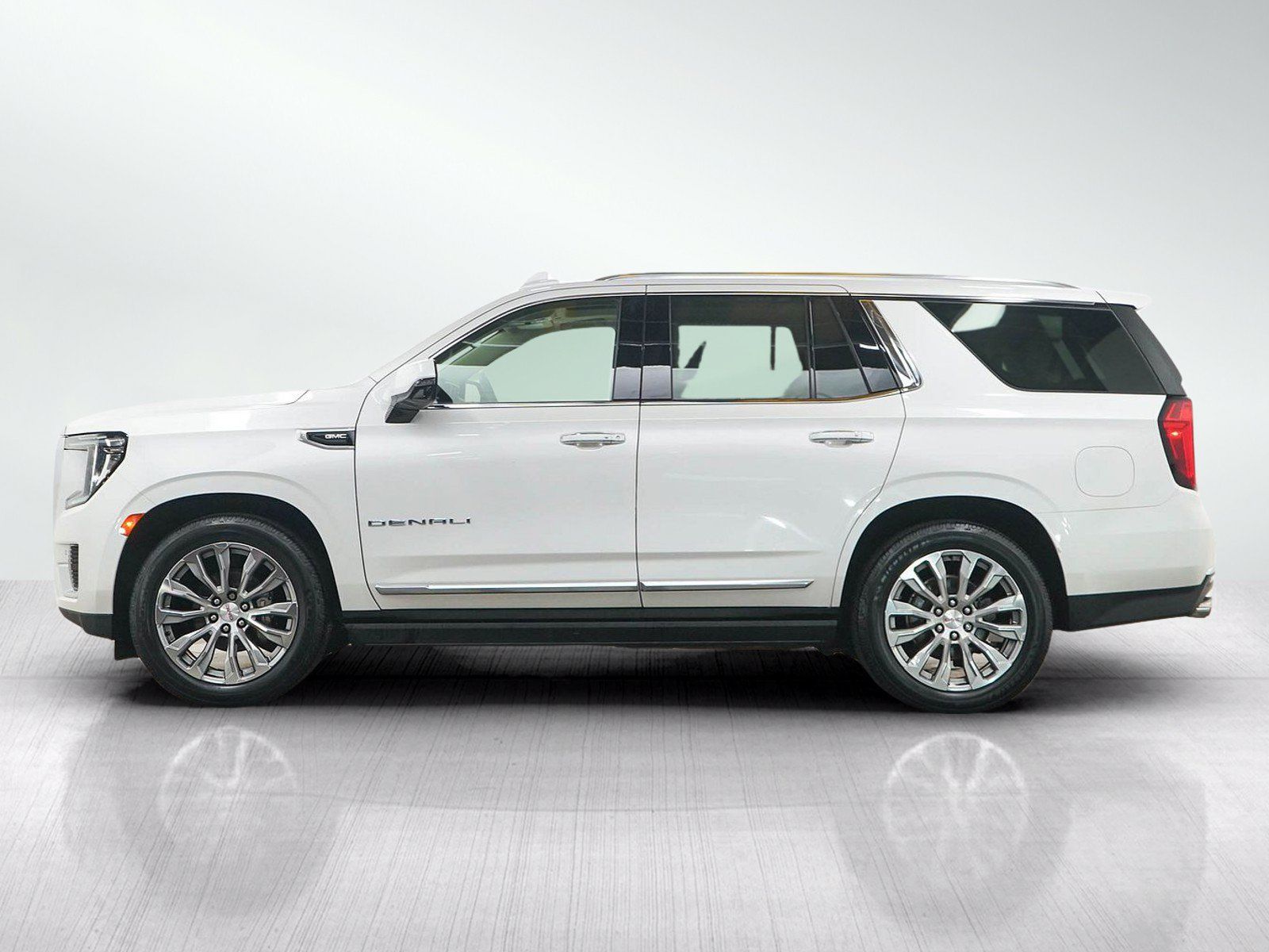 Used 2021 GMC Yukon Denali w/ Denali Ultimate Package AWD/4WD image 3